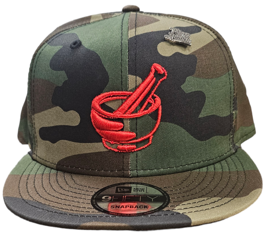 KRISPY ADDICTS - MORTAR AND PESTLE HAT X NEW ERA - CAMO/RED